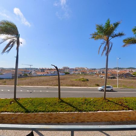 Pebble - 1 Bedroom Apartment Sleeps 5 With Pool & Tennis Court Sao Martinho do Porto Luaran gambar