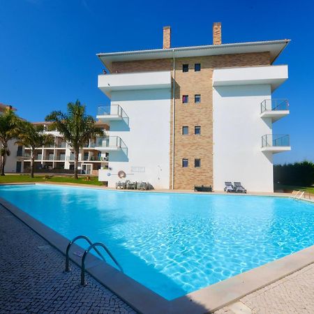 Pebble - 1 Bedroom Apartment Sleeps 5 With Pool & Tennis Court Sao Martinho do Porto Luaran gambar