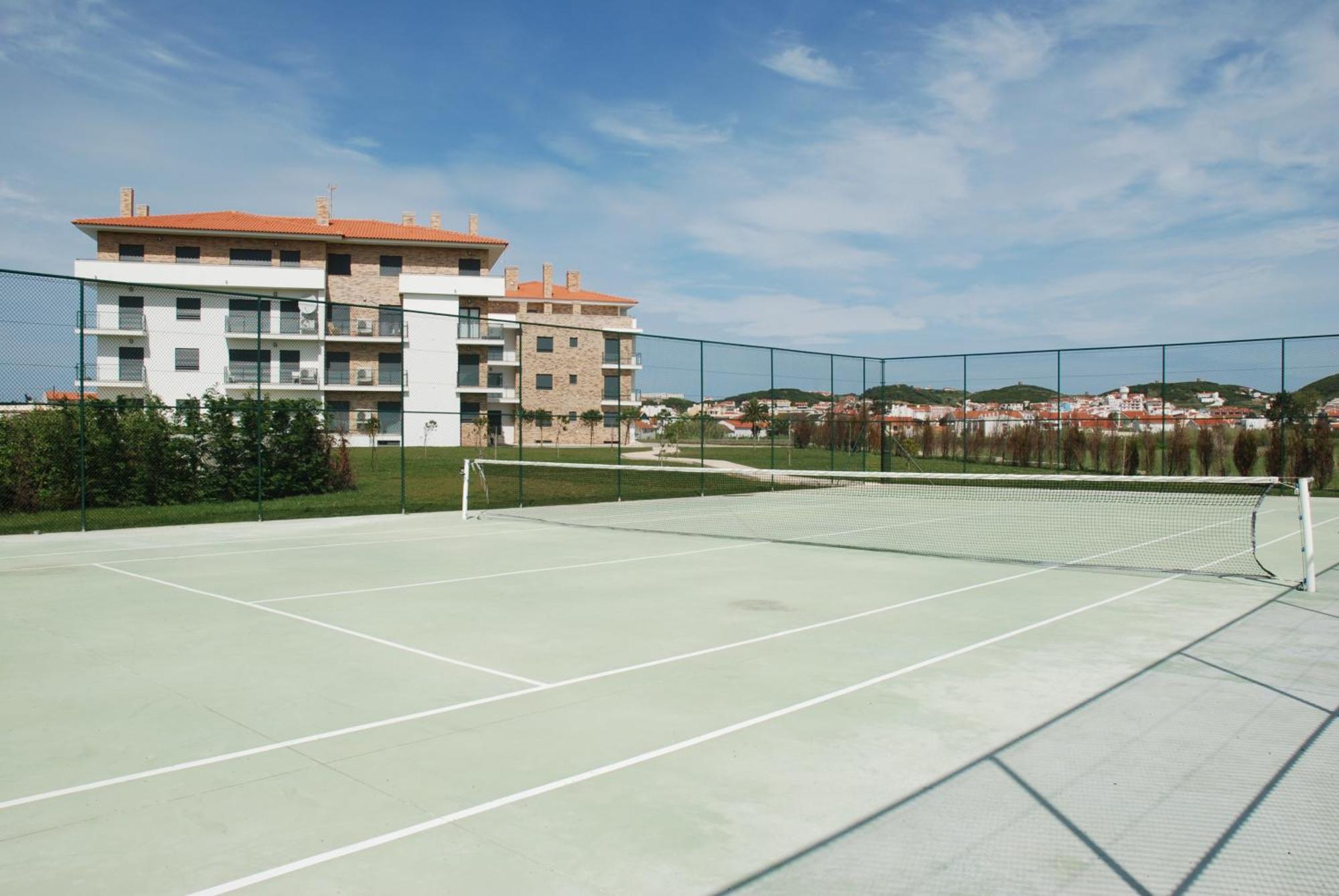 Pebble - 1 Bedroom Apartment Sleeps 5 With Pool & Tennis Court Sao Martinho do Porto Luaran gambar