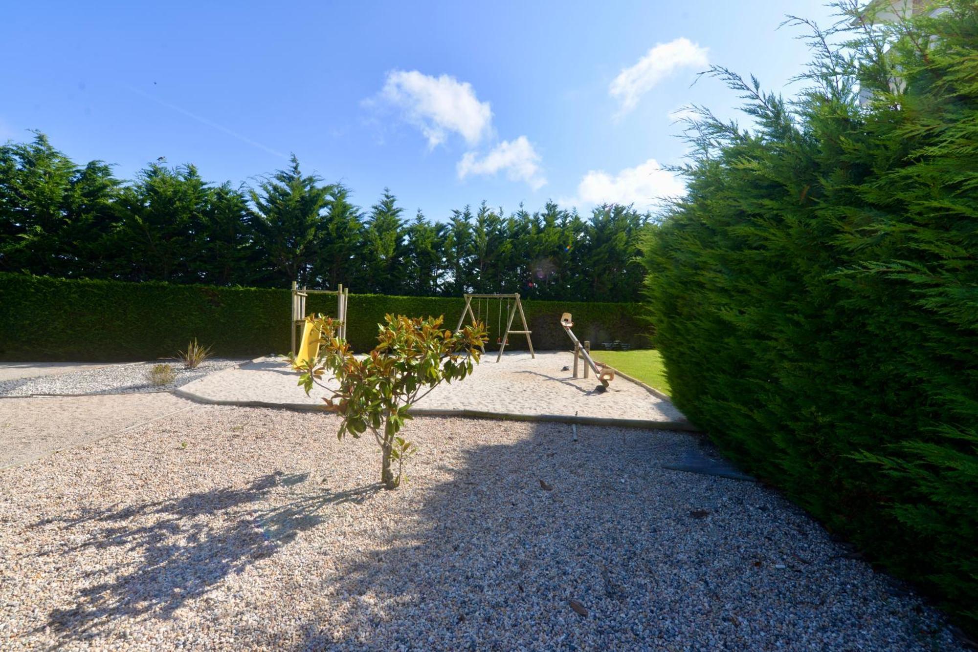 Pebble - 1 Bedroom Apartment Sleeps 5 With Pool & Tennis Court Sao Martinho do Porto Luaran gambar