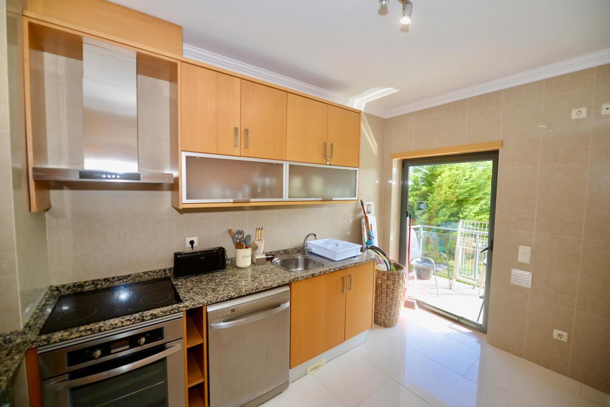 Pebble - 1 Bedroom Apartment Sleeps 5 With Pool & Tennis Court Sao Martinho do Porto Luaran gambar