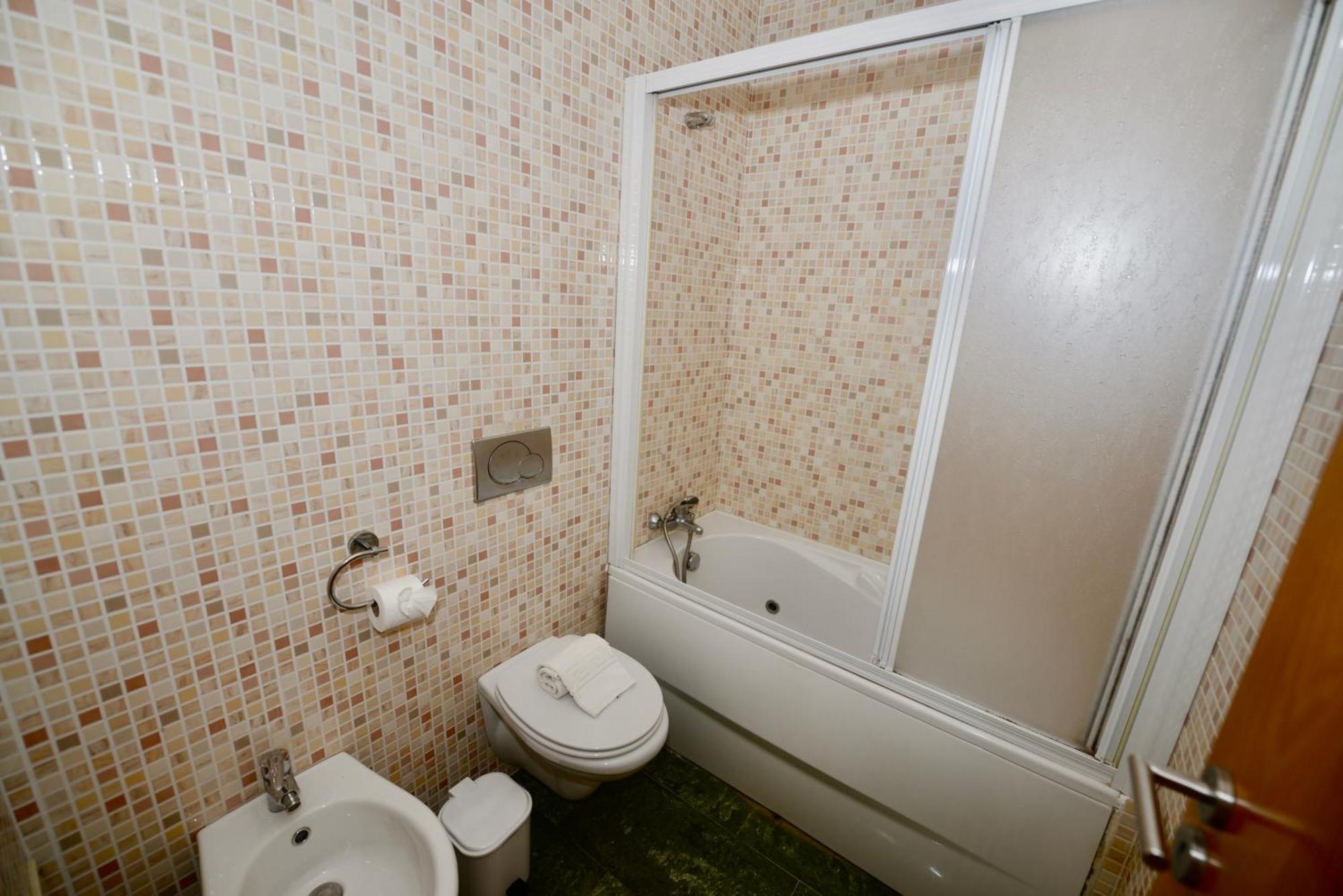 Pebble - 1 Bedroom Apartment Sleeps 5 With Pool & Tennis Court Sao Martinho do Porto Luaran gambar