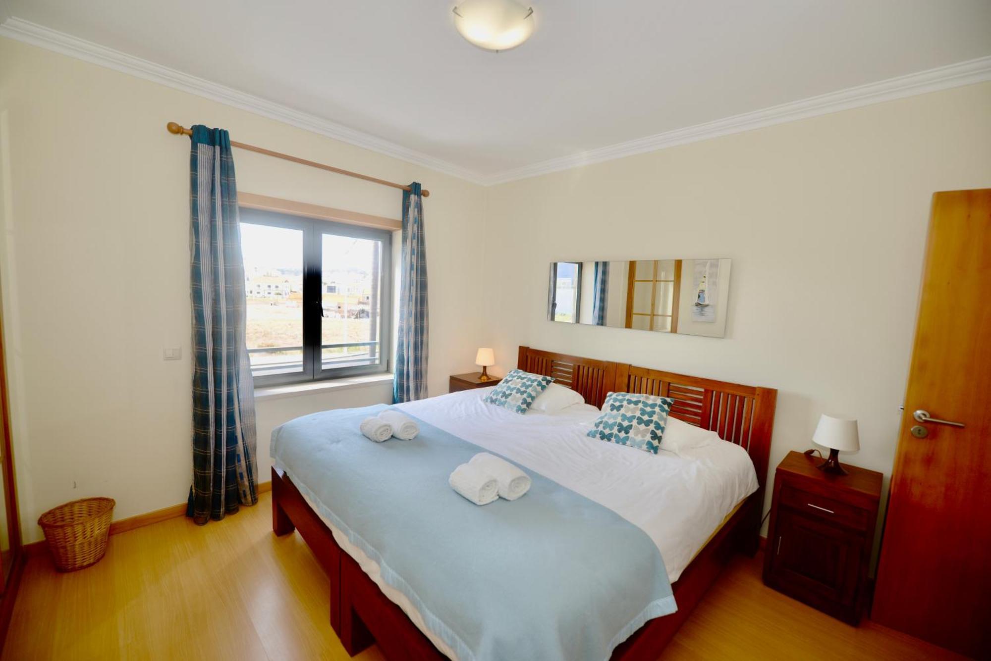 Pebble - 1 Bedroom Apartment Sleeps 5 With Pool & Tennis Court Sao Martinho do Porto Luaran gambar