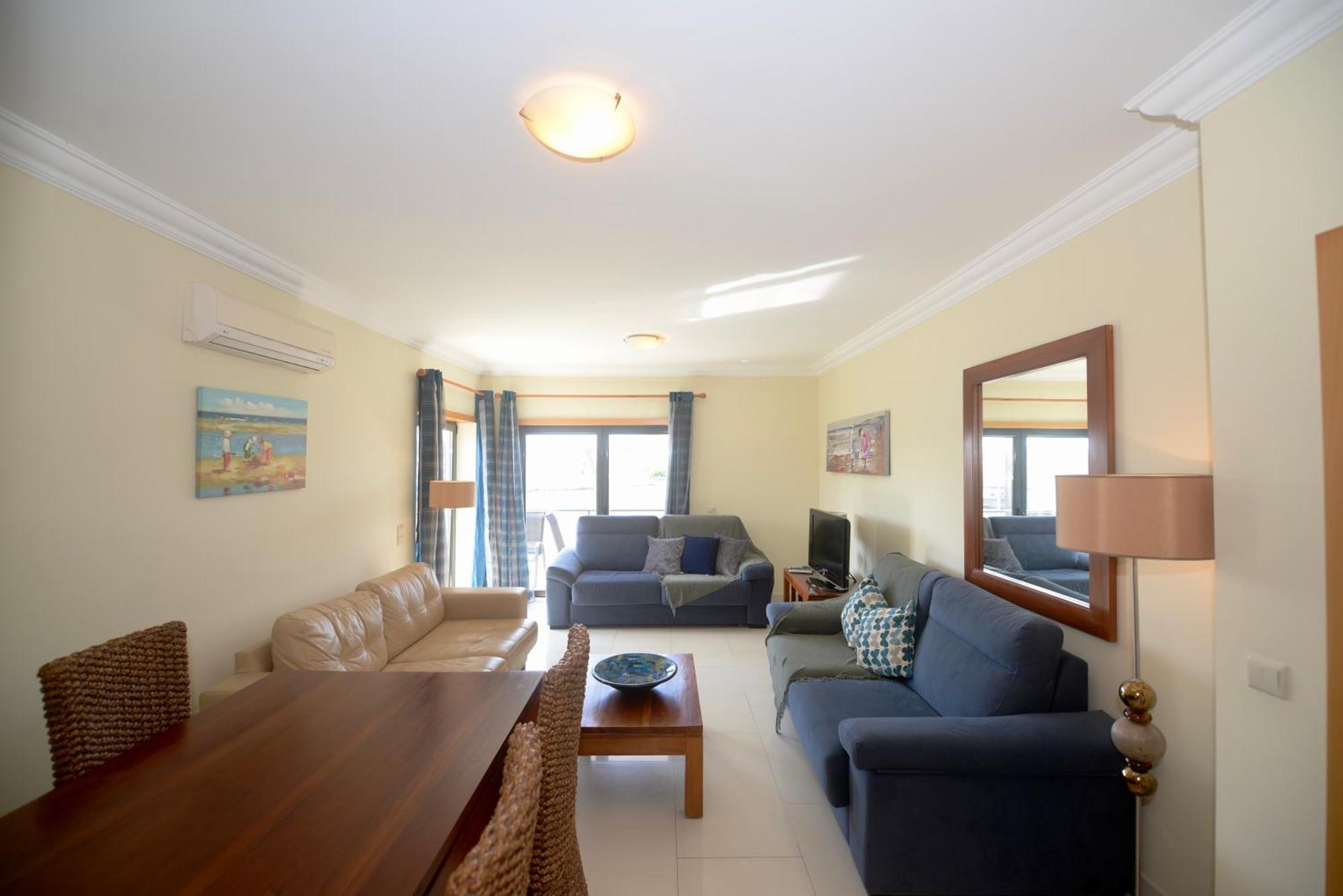Pebble - 1 Bedroom Apartment Sleeps 5 With Pool & Tennis Court Sao Martinho do Porto Luaran gambar