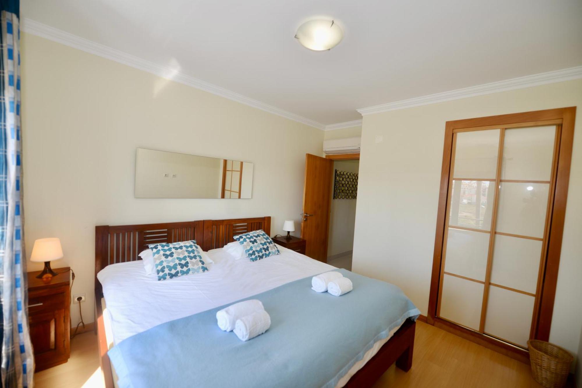 Pebble - 1 Bedroom Apartment Sleeps 5 With Pool & Tennis Court Sao Martinho do Porto Luaran gambar