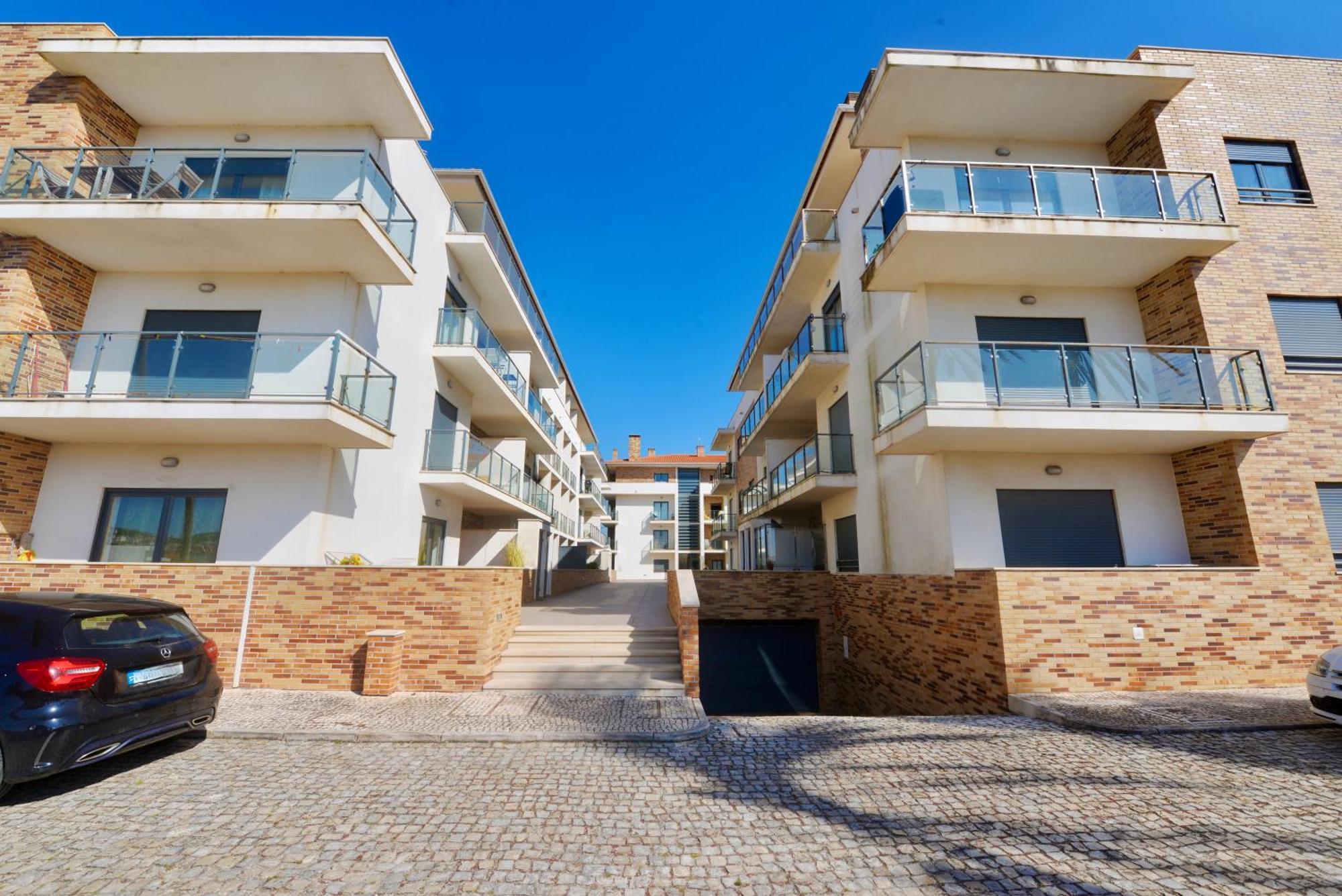 Pebble - 1 Bedroom Apartment Sleeps 5 With Pool & Tennis Court Sao Martinho do Porto Luaran gambar