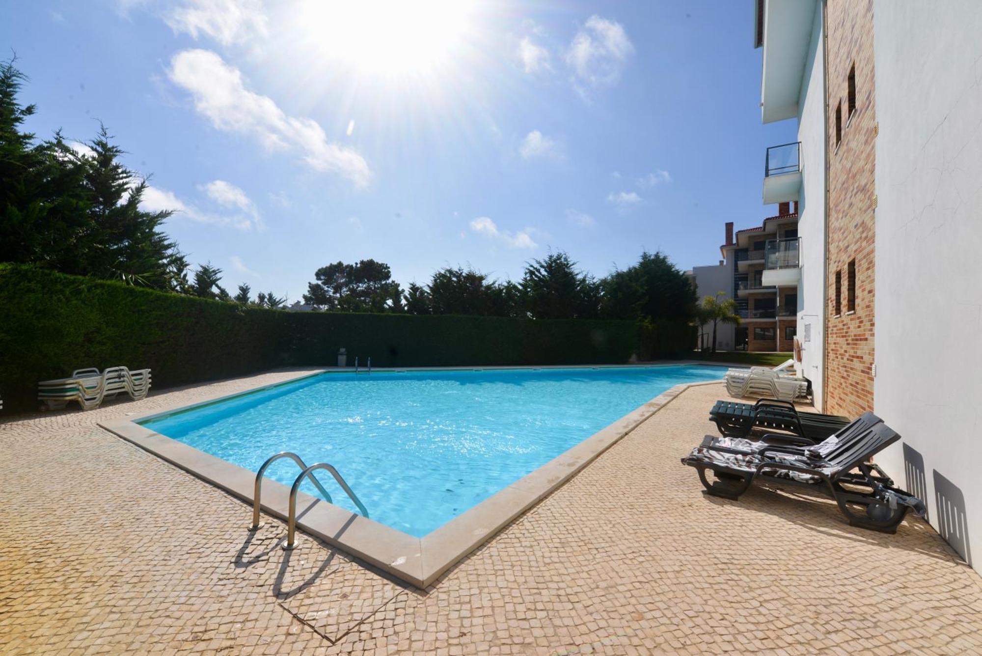 Pebble - 1 Bedroom Apartment Sleeps 5 With Pool & Tennis Court Sao Martinho do Porto Luaran gambar