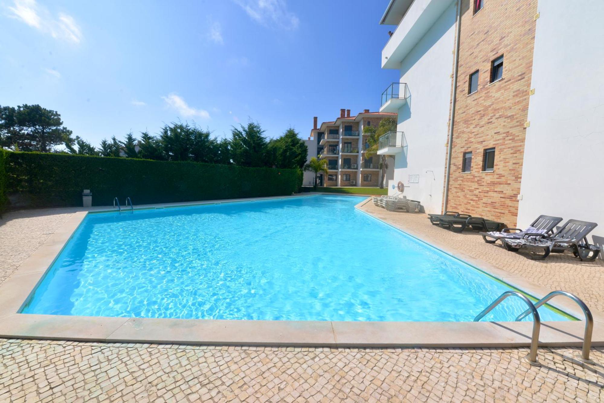 Pebble - 1 Bedroom Apartment Sleeps 5 With Pool & Tennis Court Sao Martinho do Porto Luaran gambar